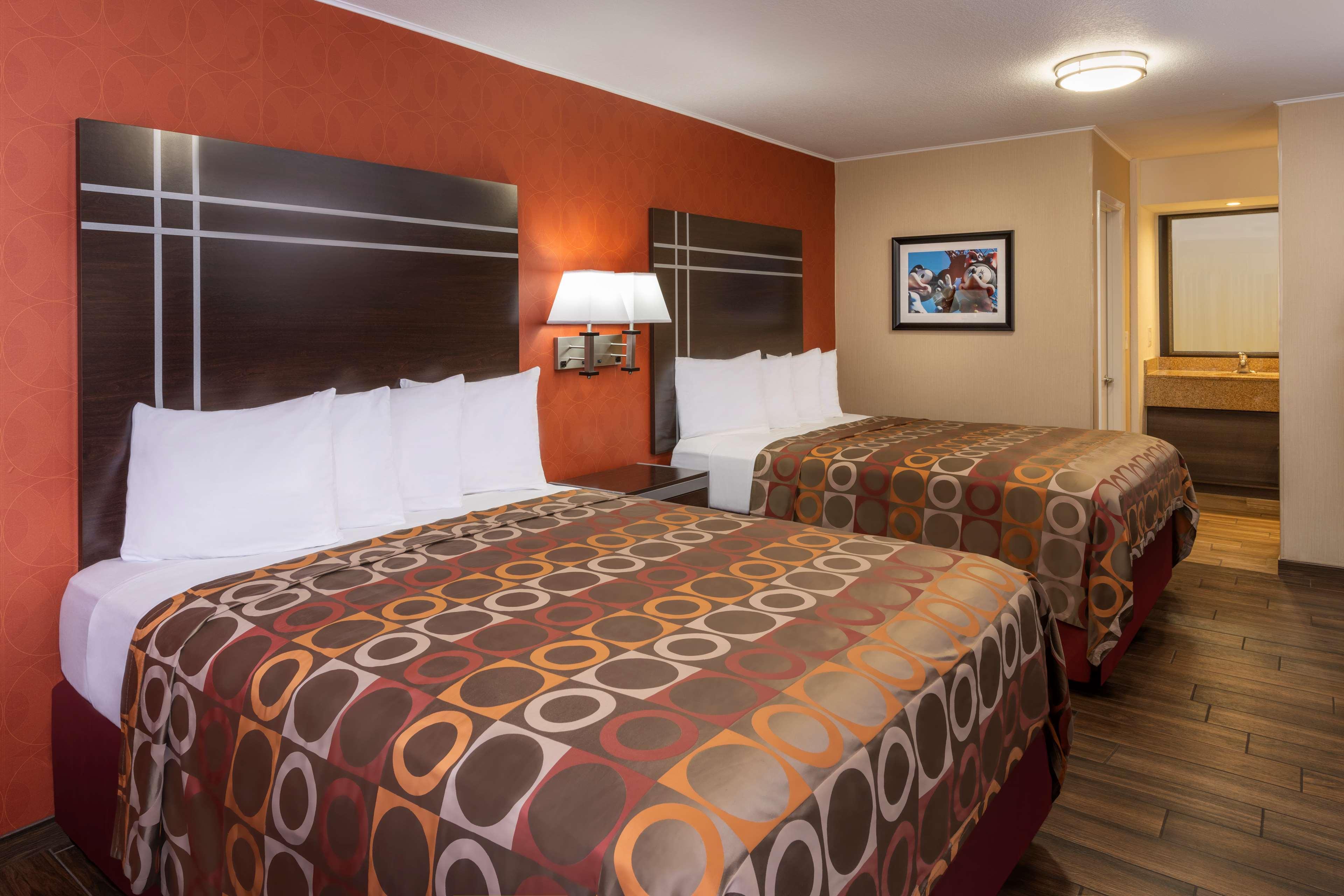 Best Western Plus Raffles Inn & Suites Анагайм Екстер'єр фото