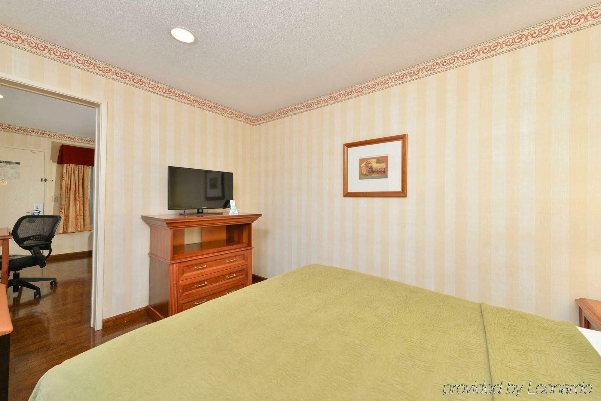 Best Western Plus Raffles Inn & Suites Анагайм Екстер'єр фото