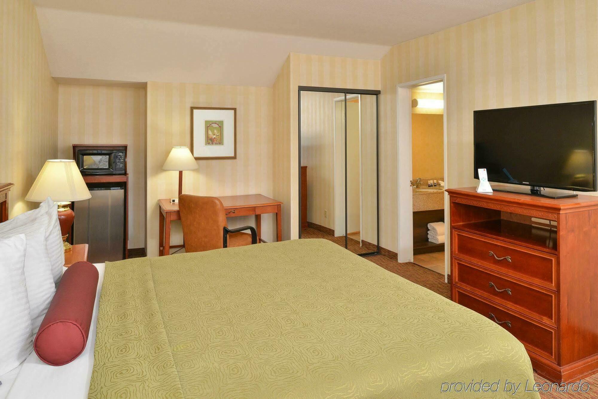 Best Western Plus Raffles Inn & Suites Анагайм Екстер'єр фото
